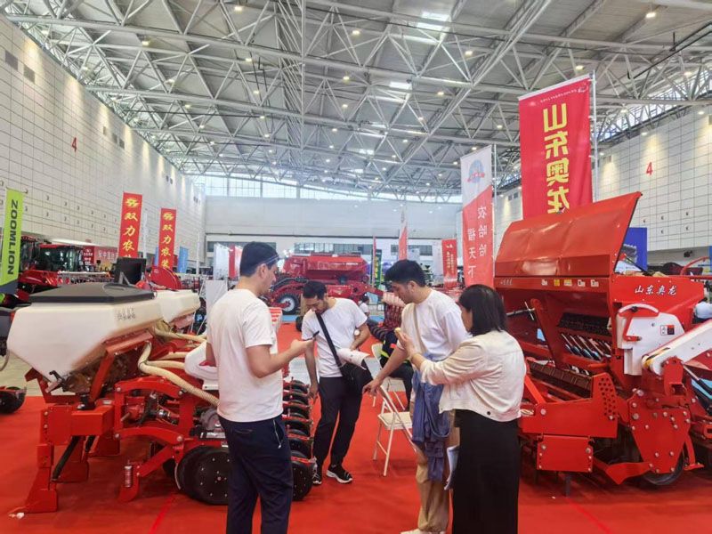 山東奧龍農機產品受外商青睞